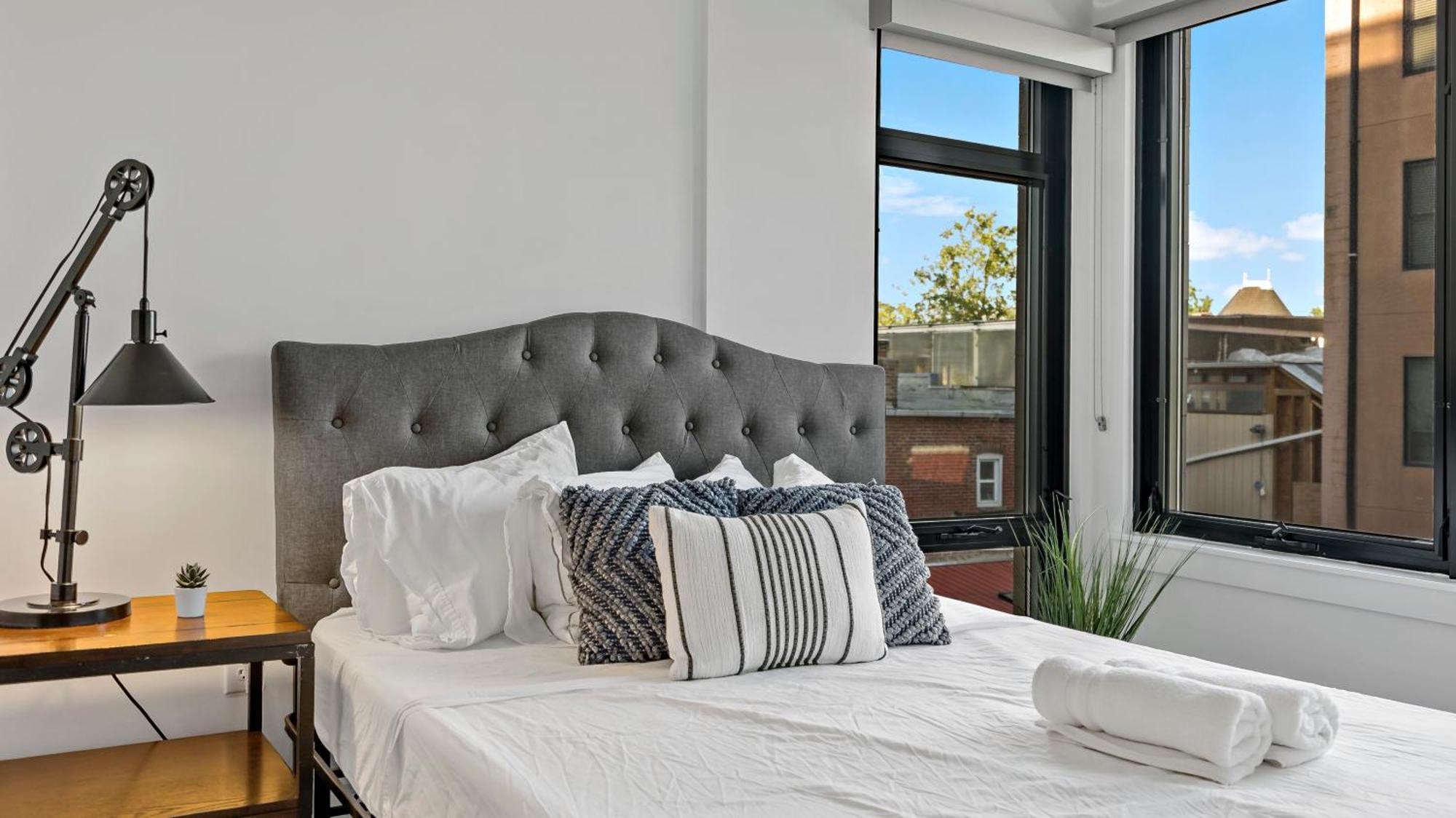 Pure Voyage Shaw Aparthotel Washington Ngoại thất bức ảnh